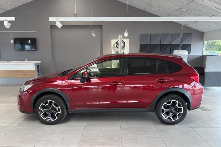 Rød Subaru XV fra 2012