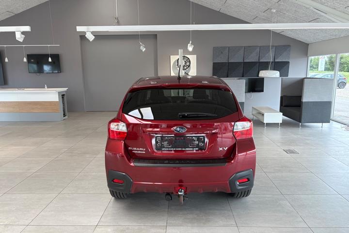 Rød Subaru XV fra 2012