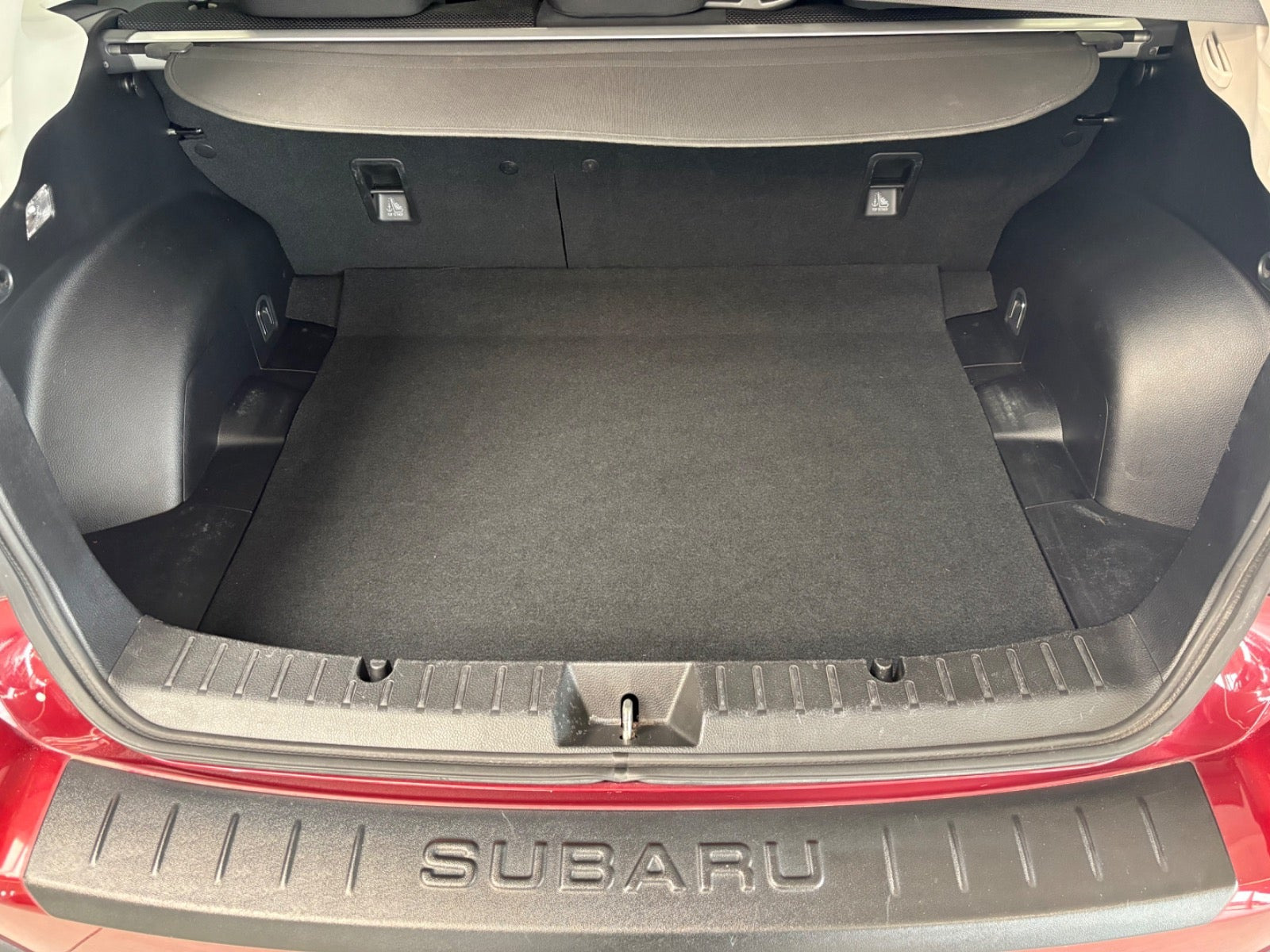 Rød Subaru XV fra 2012