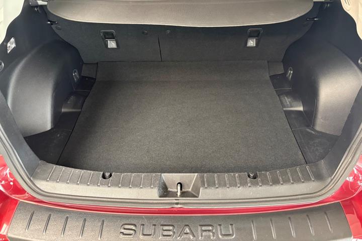 Rød Subaru XV fra 2012
