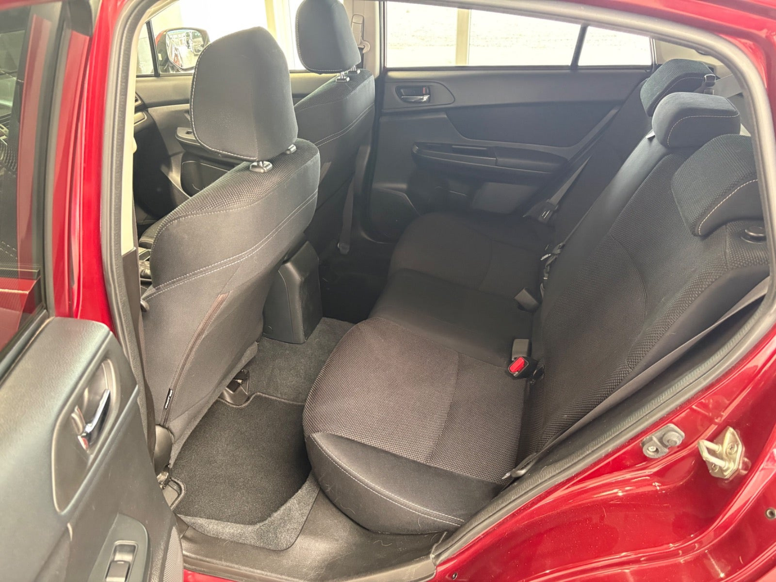 Rød Subaru XV fra 2012