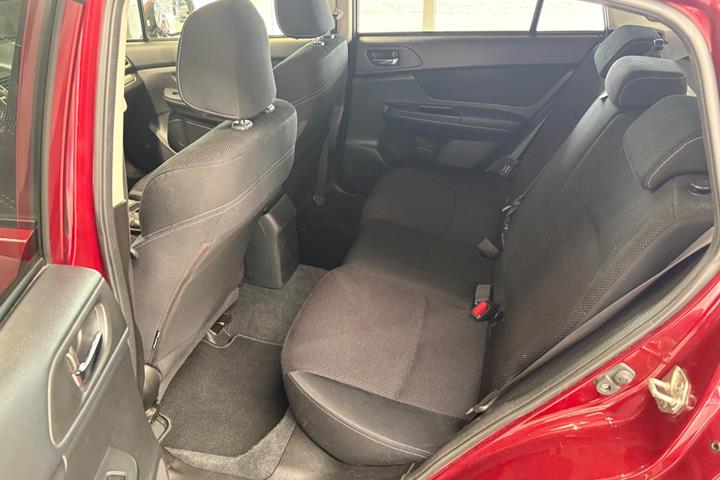 Rød Subaru XV fra 2012