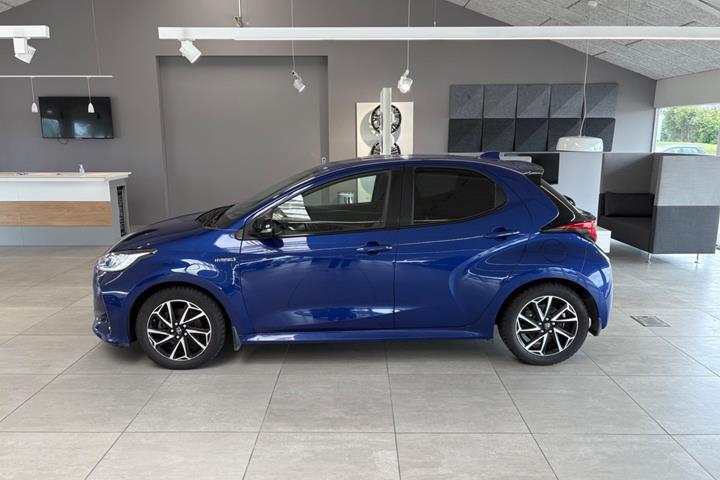 Blå Toyota Yaris fra 2020