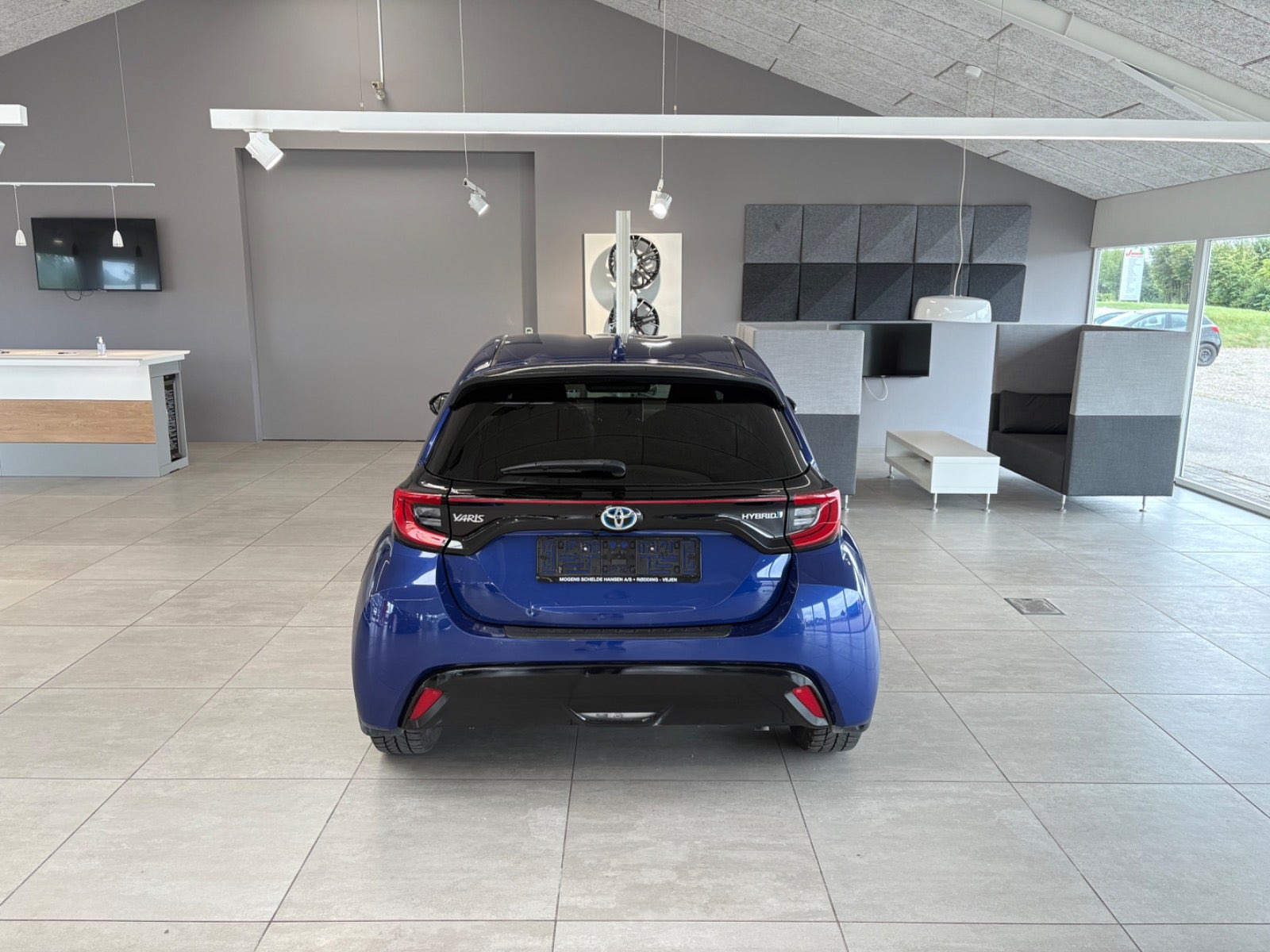 Blå Toyota Yaris fra 2020