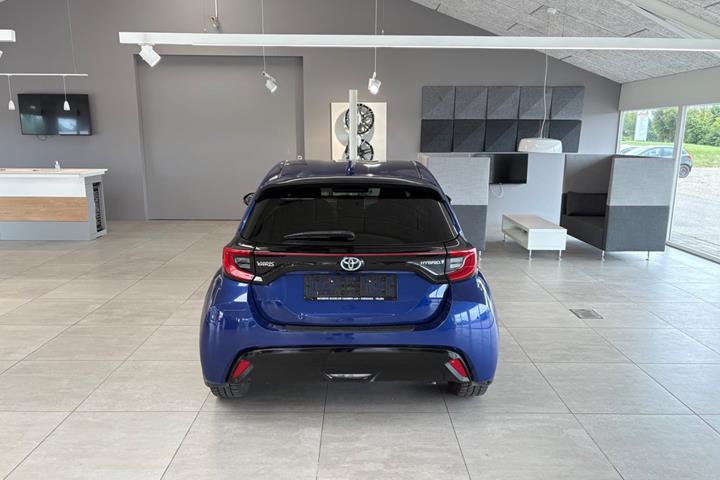 Blå Toyota Yaris fra 2020