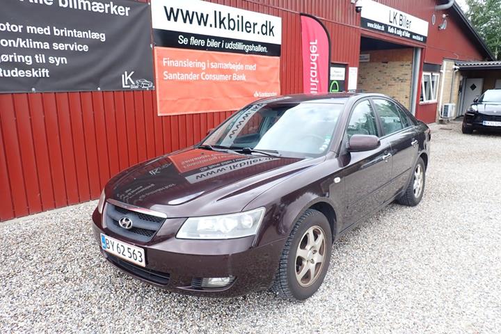 Grå Hyundai Sonata fra 2005