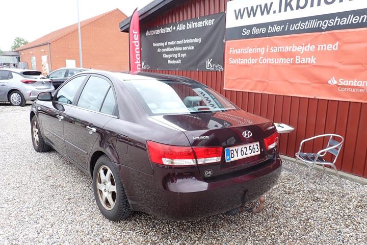 Grå Hyundai Sonata fra 2005