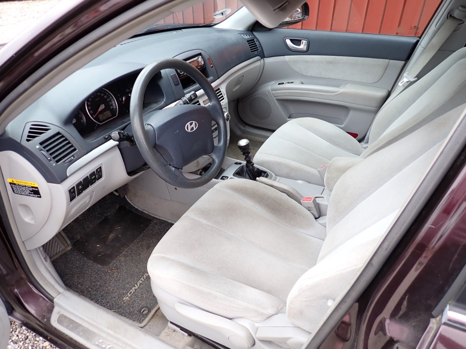 Grå Hyundai Sonata fra 2005
