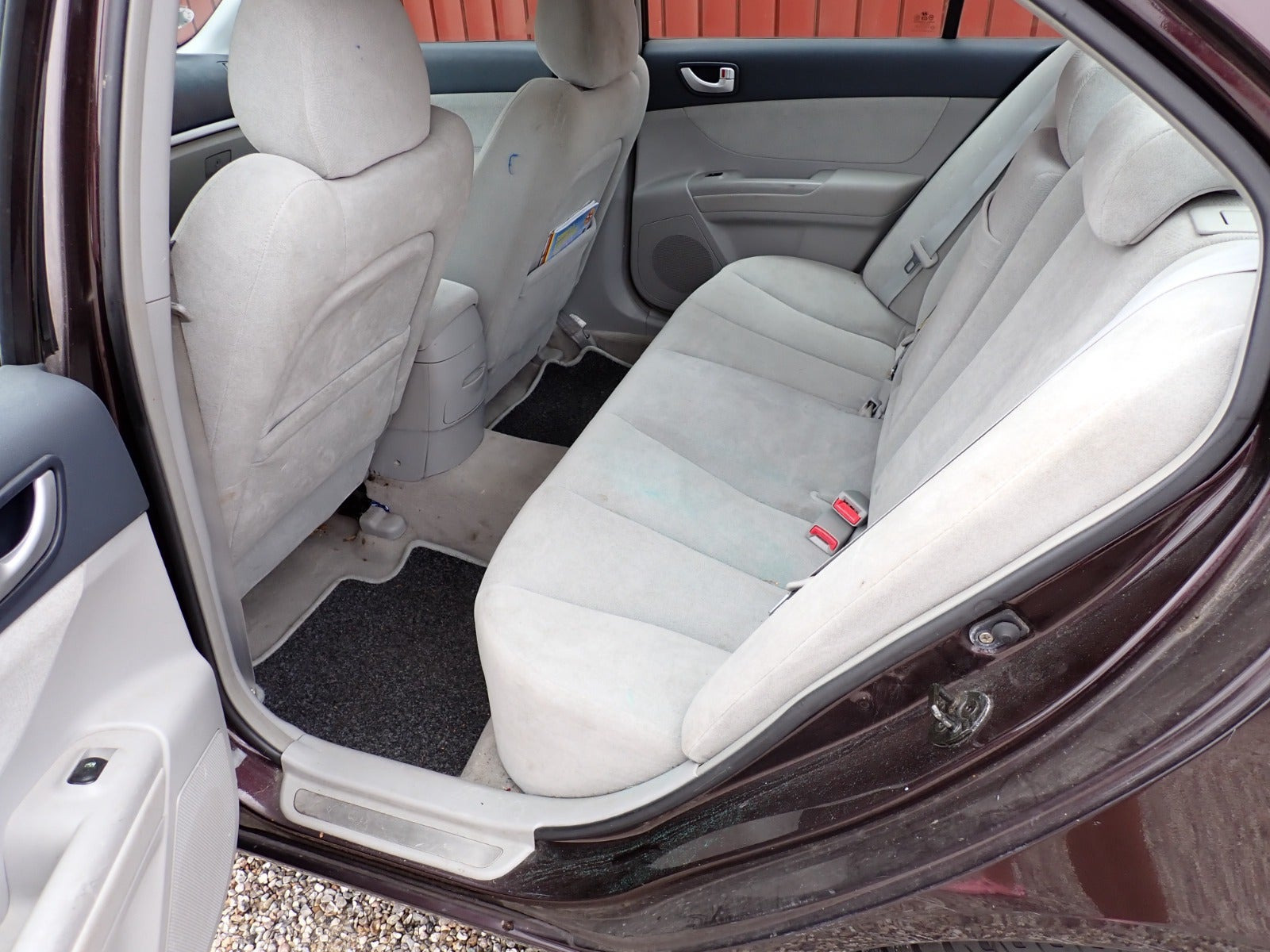 Grå Hyundai Sonata fra 2005