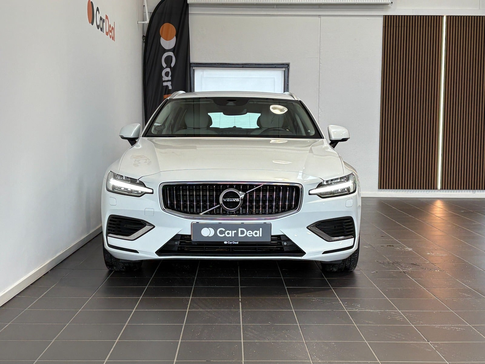 Hvid Volvo V60 fra 2022