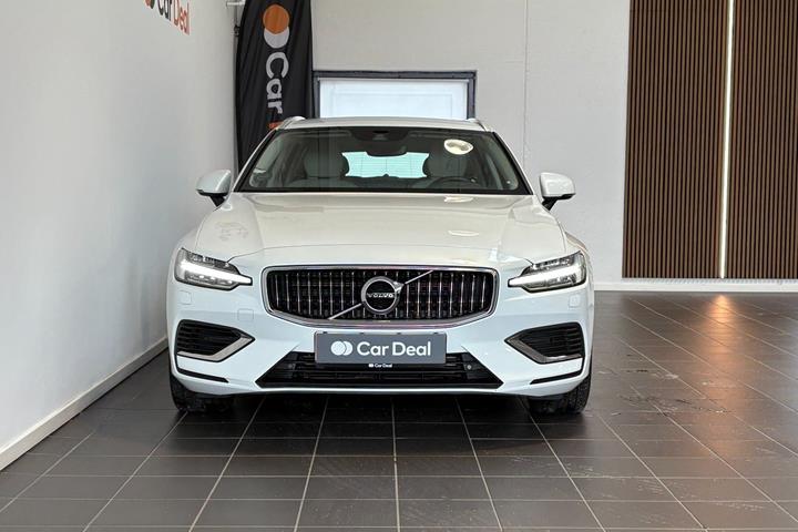 Hvid Volvo V60 fra 2022