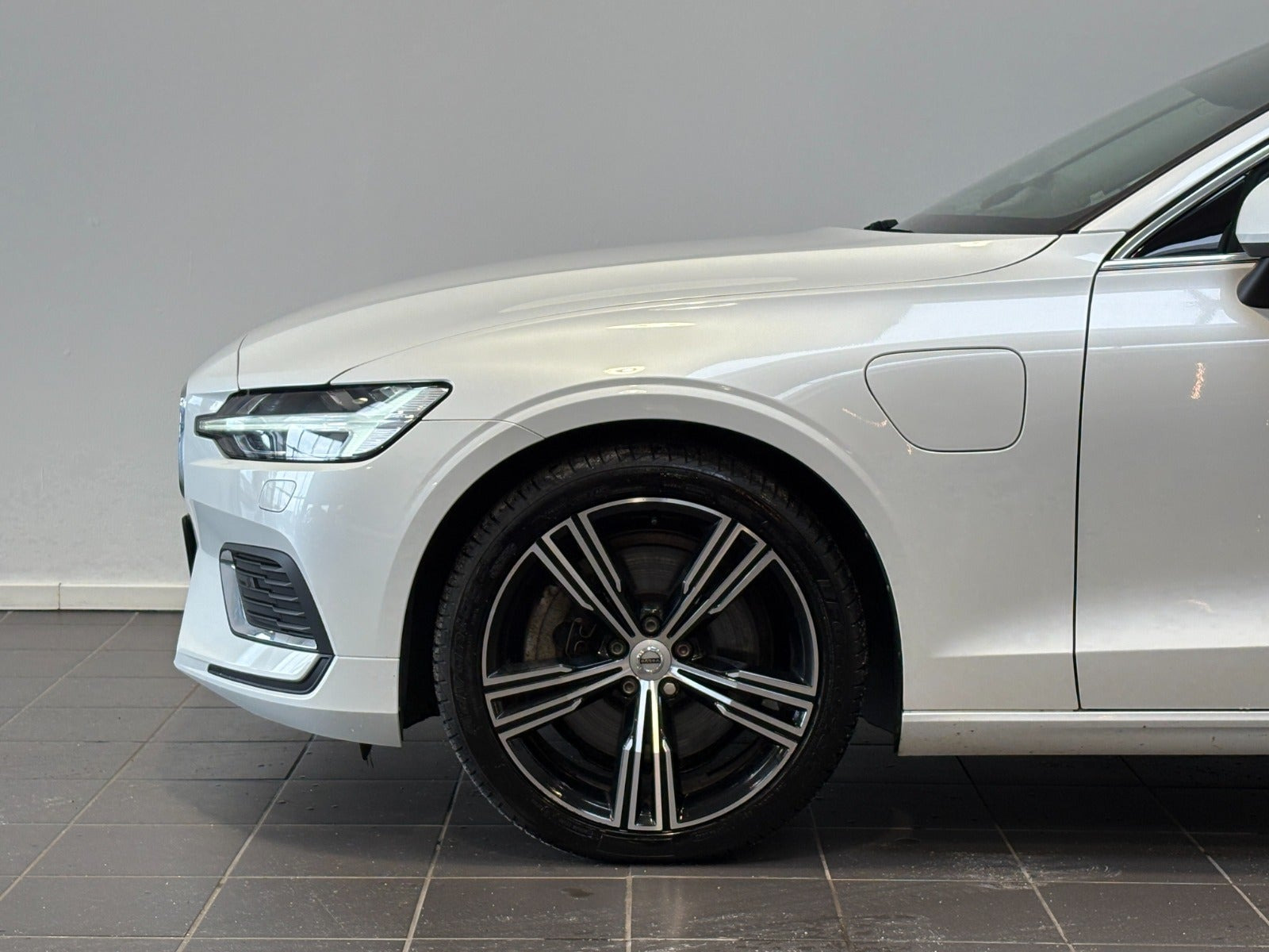 Hvid Volvo V60 fra 2022