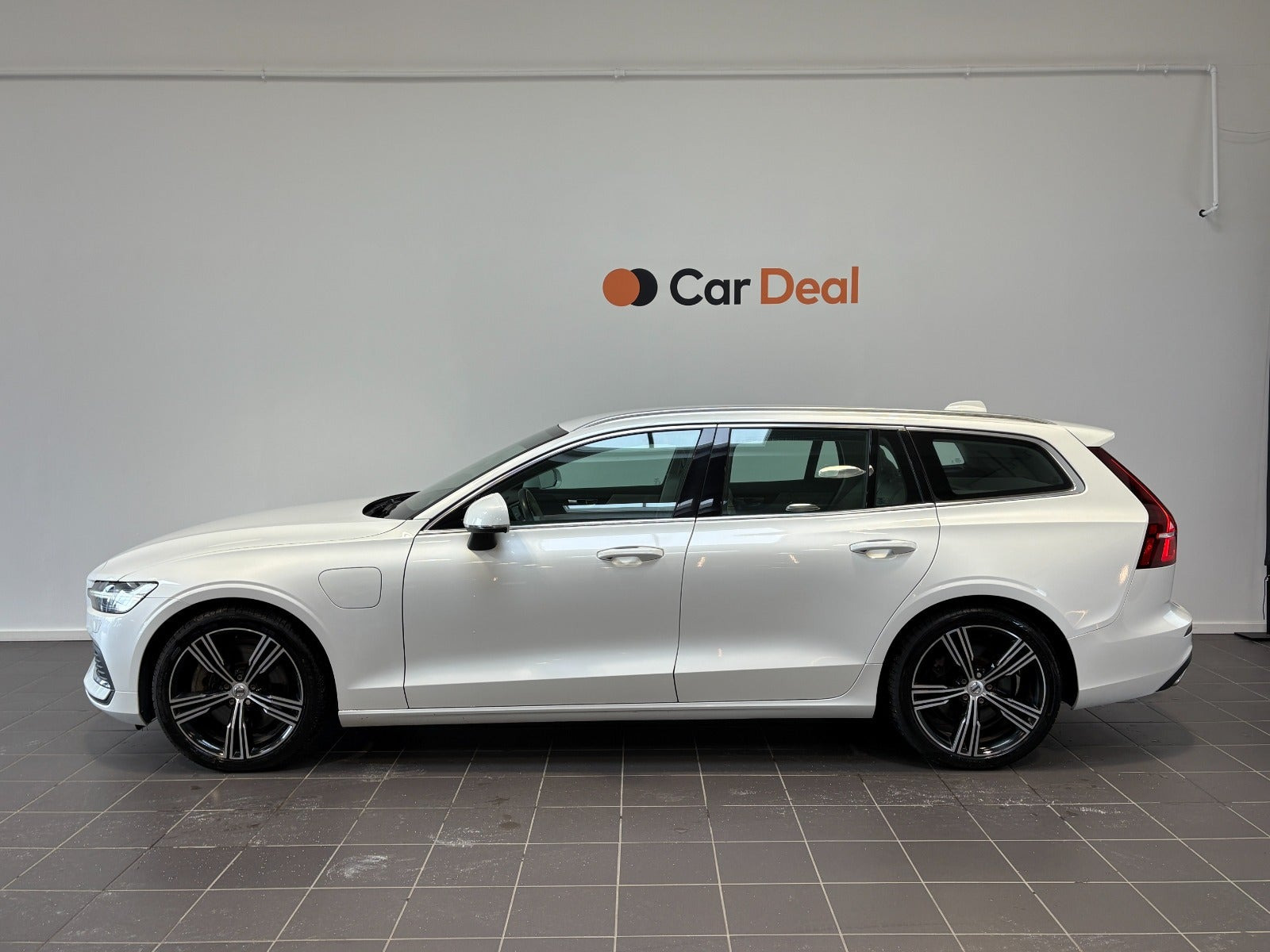 Hvid Volvo V60 fra 2022