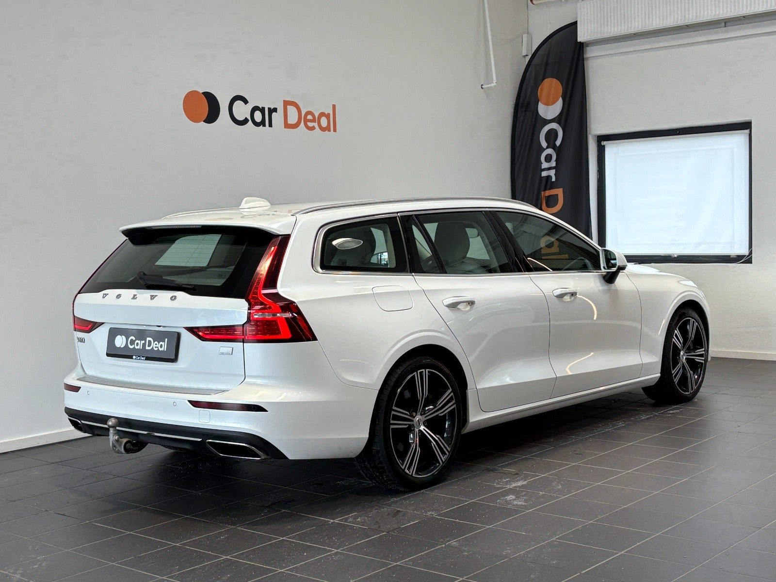 Hvid Volvo V60 fra 2022