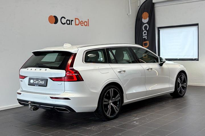 Hvid Volvo V60 fra 2022