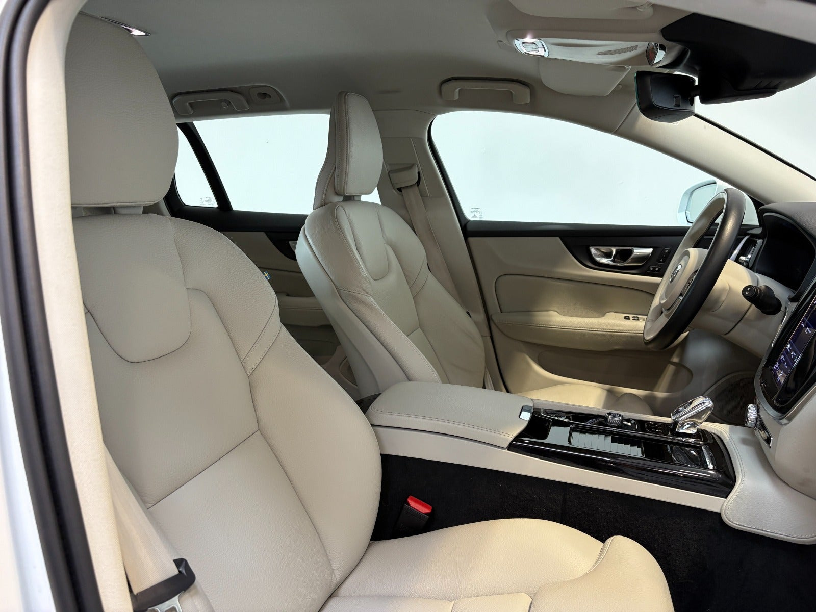 Hvid Volvo V60 fra 2022