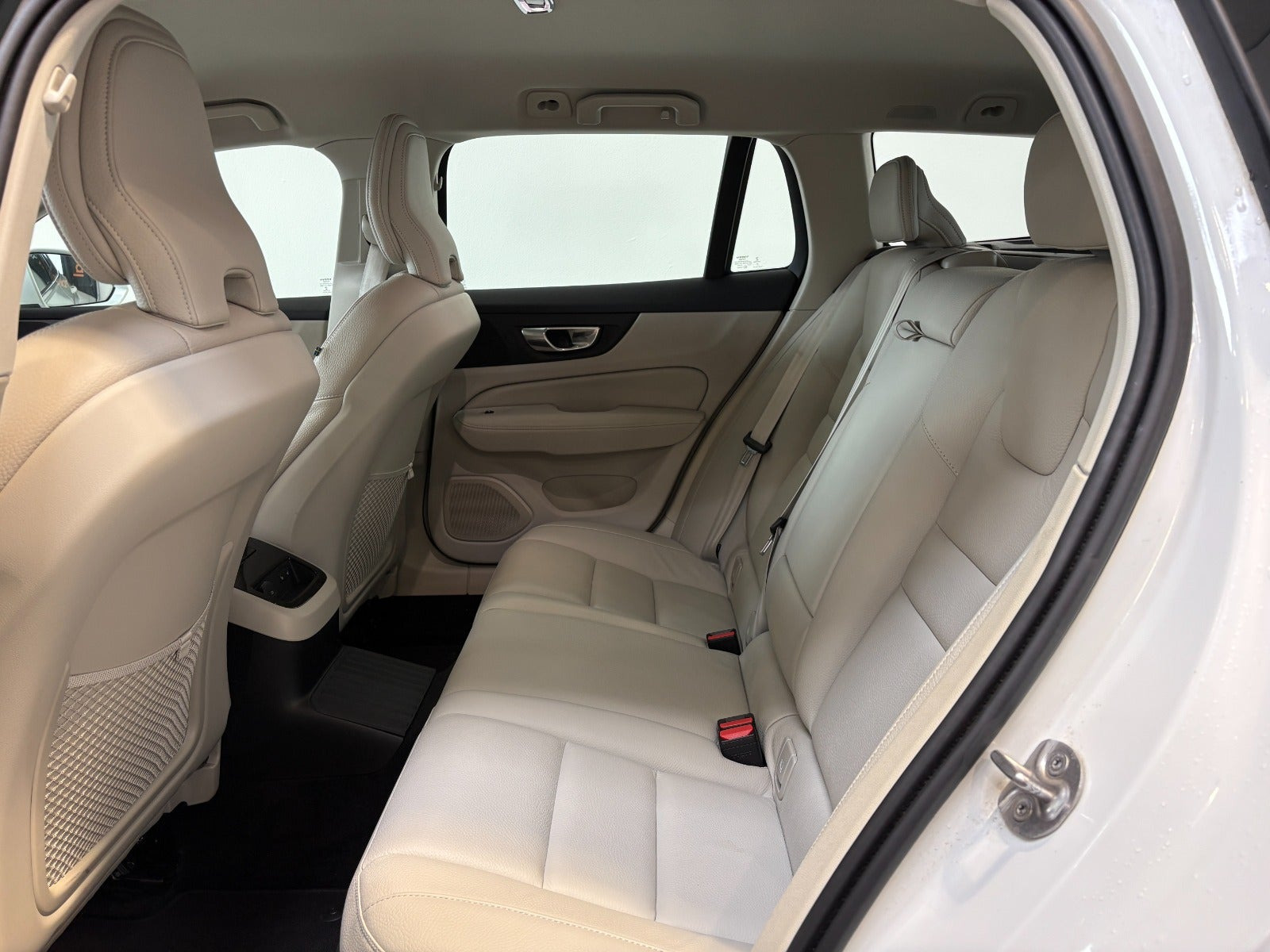 Hvid Volvo V60 fra 2022