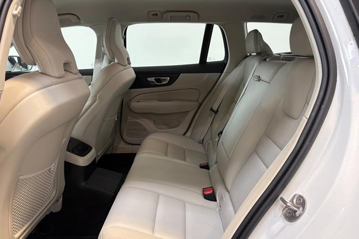 Hvid Volvo V60 fra 2022