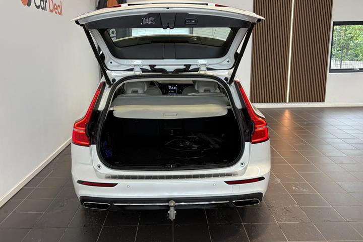 Hvid Volvo V60 fra 2022