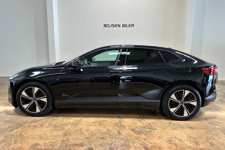 Sort Polestar 4 fra 2025