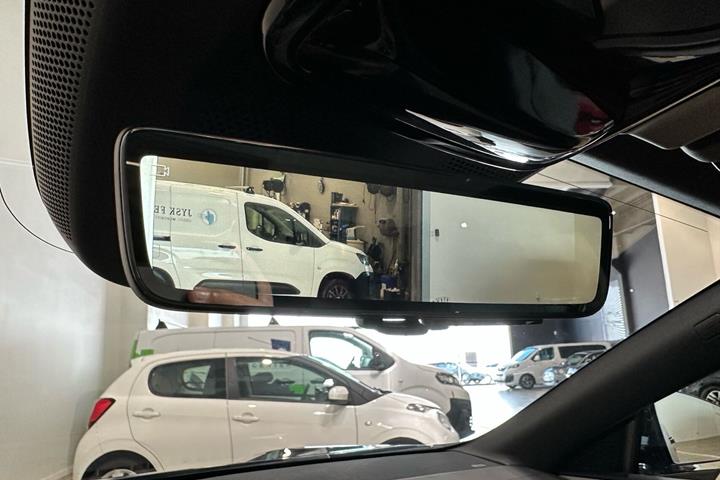 Sort Polestar 4 fra 2025