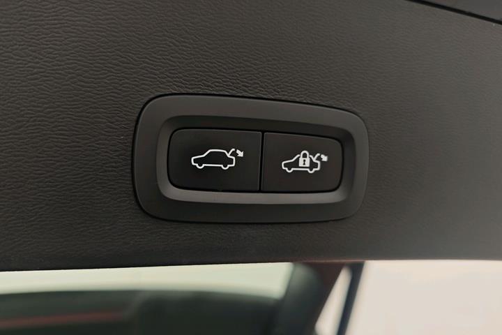 Sort Volvo XC40 fra 2023