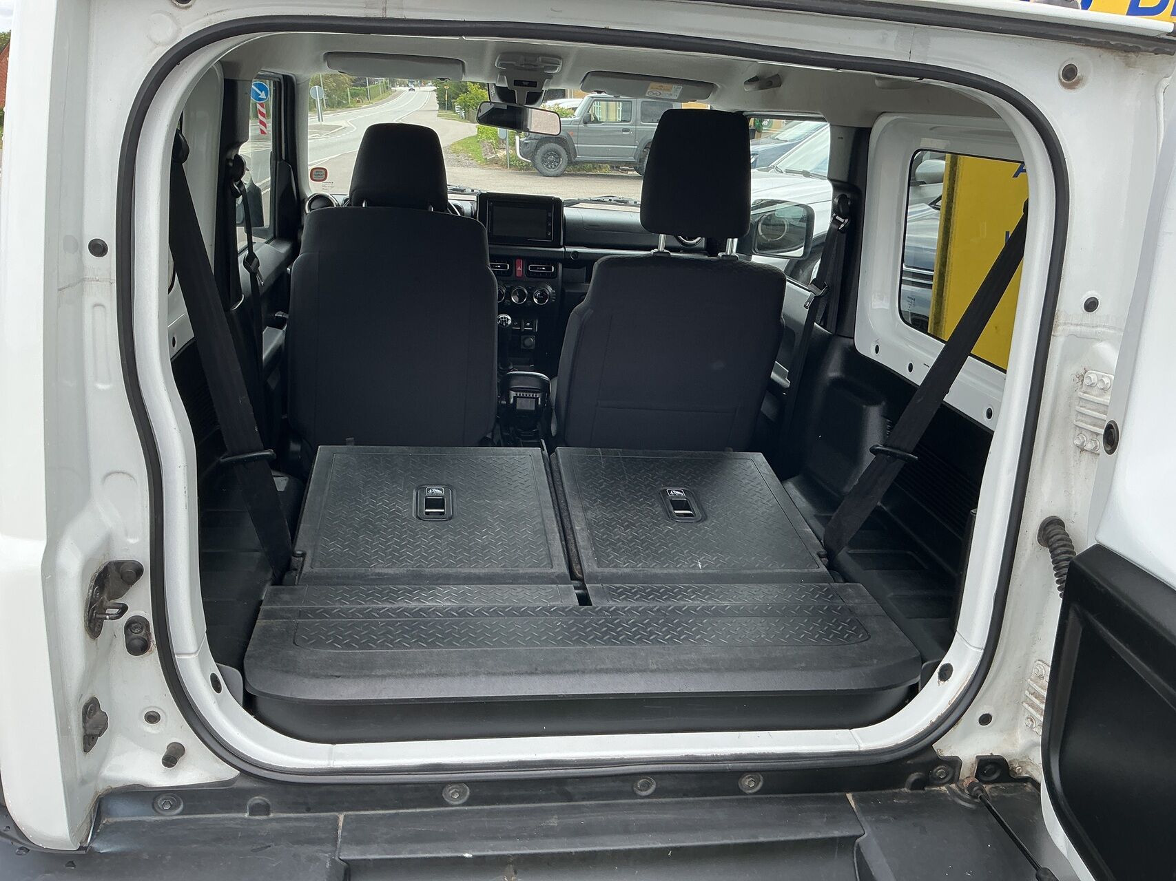 Hvid Suzuki Jimny fra 2020