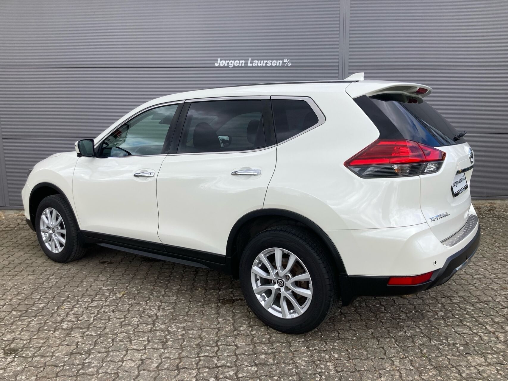 Hvid Nissan X-Trail fra 2020