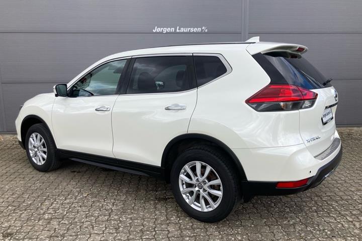 Hvid Nissan X-Trail fra 2020