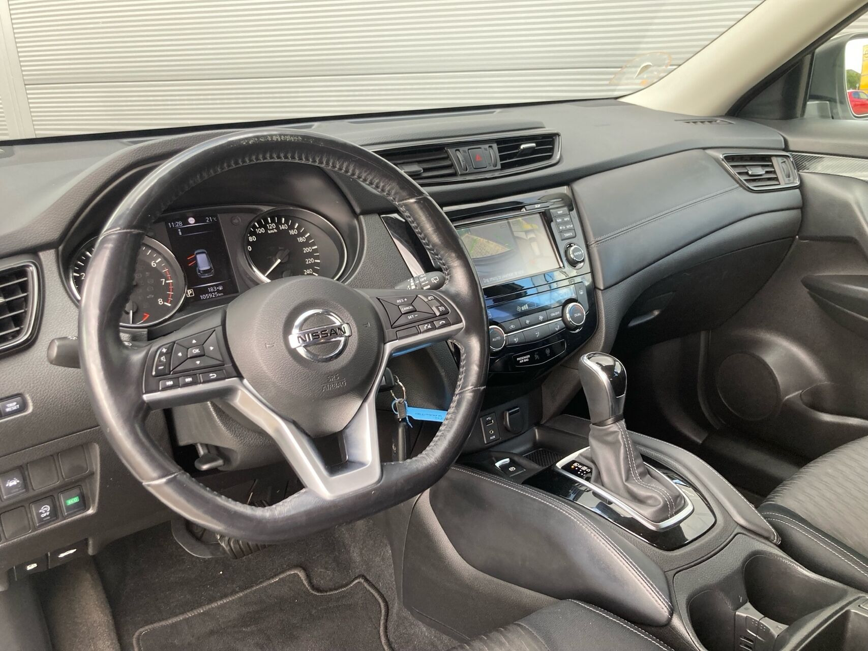 Hvid Nissan X-Trail fra 2020