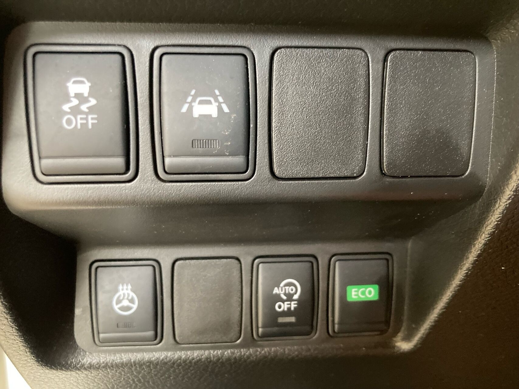 Hvid Nissan X-Trail fra 2020