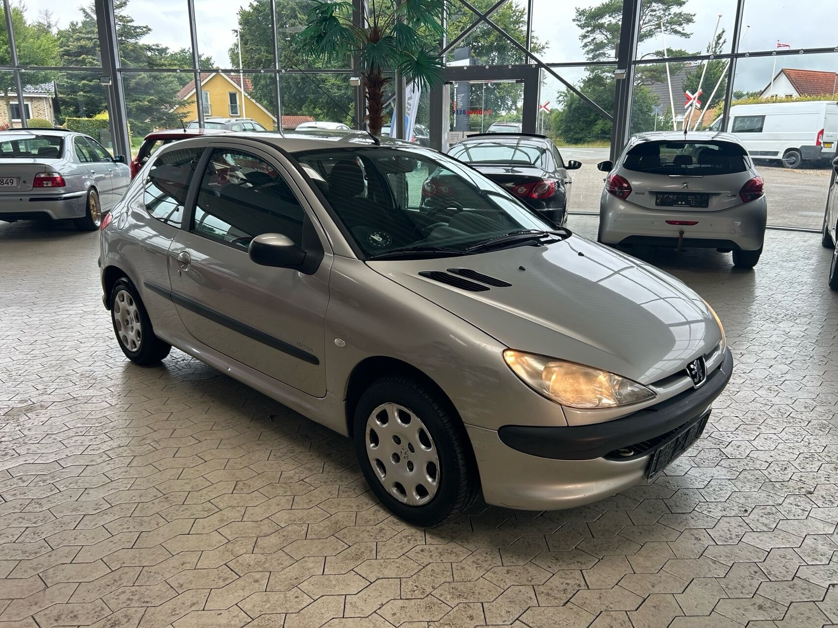 Sølv Peugeot 206 fra 2004