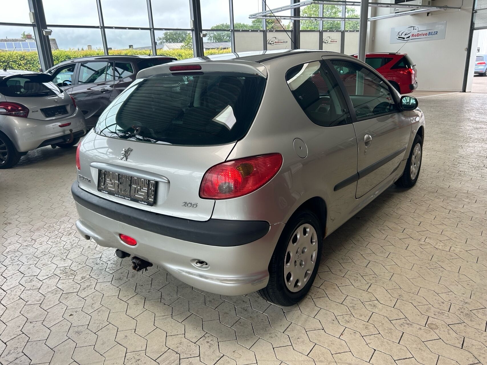 Sølv Peugeot 206 fra 2004