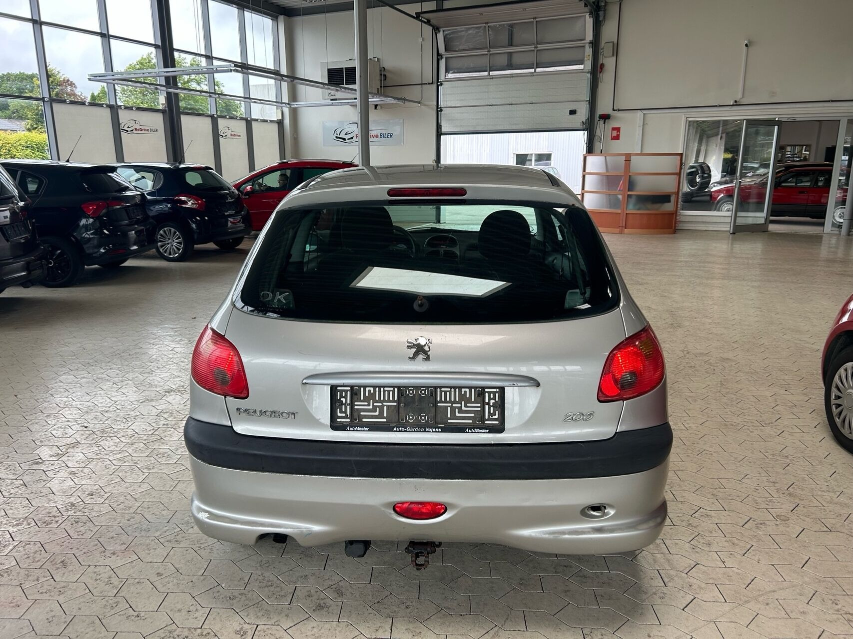 Sølv Peugeot 206 fra 2004