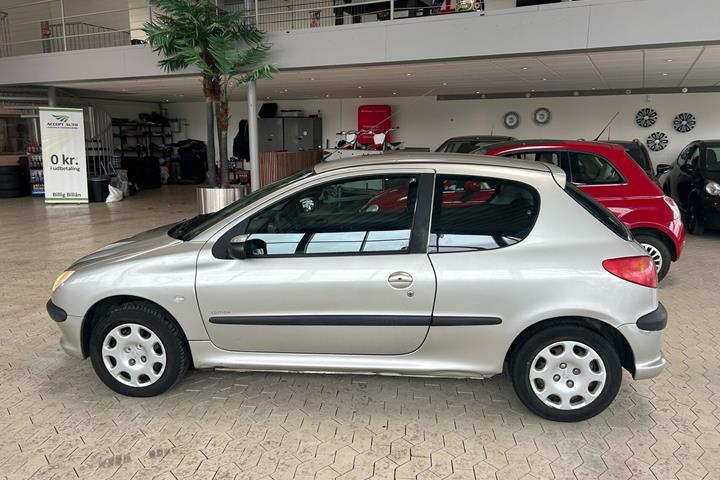 Sølv Peugeot 206 fra 2004
