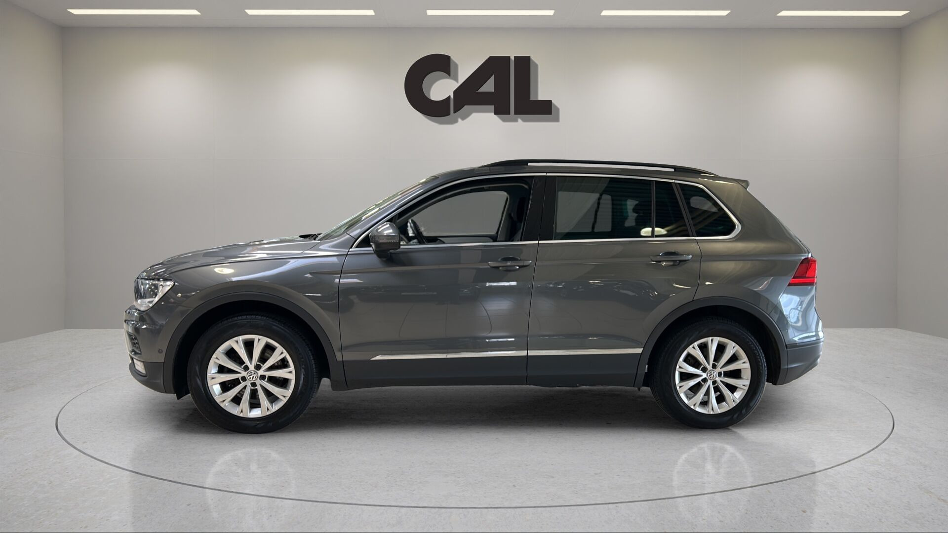 Grå VW Tiguan fra 2018