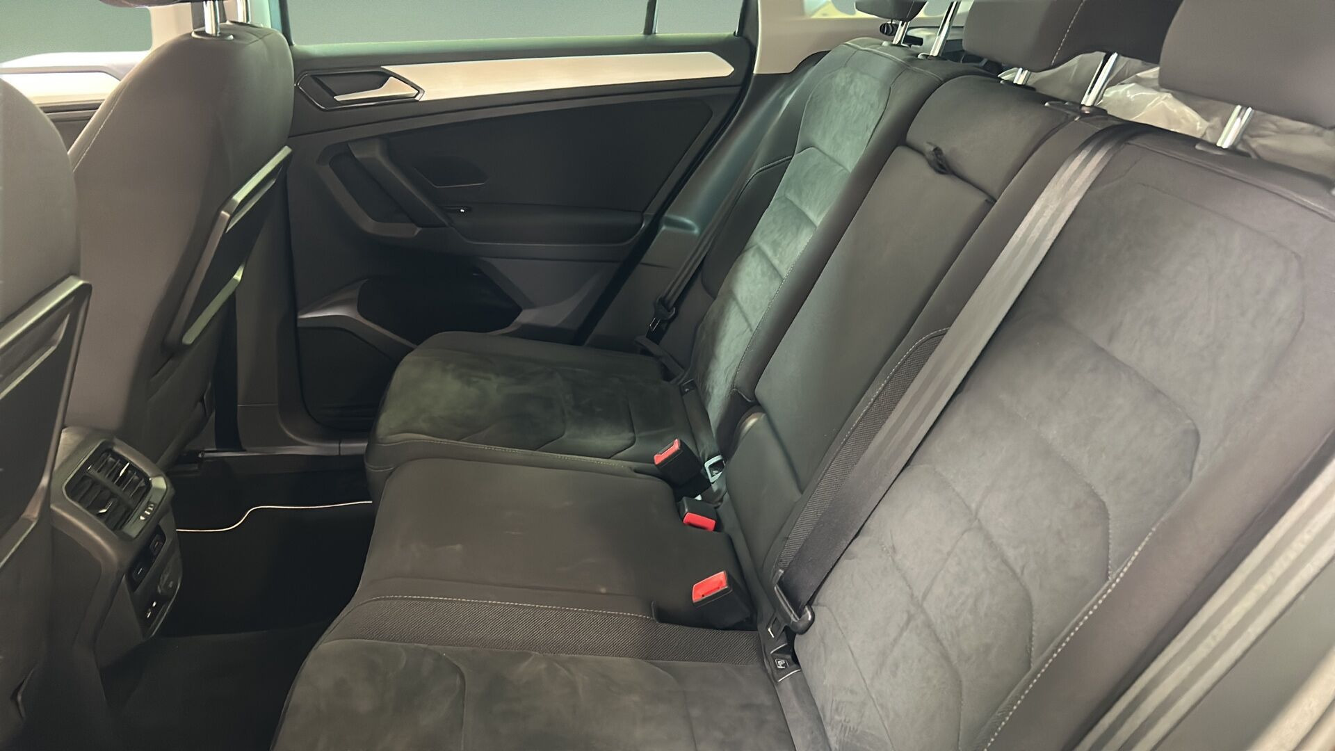 Grå VW Tiguan fra 2018