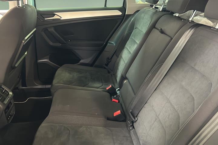 Grå VW Tiguan fra 2018