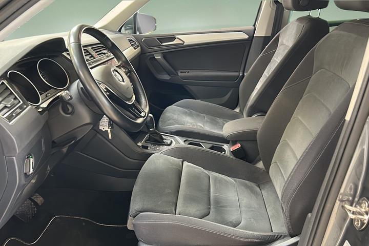 Grå VW Tiguan fra 2018
