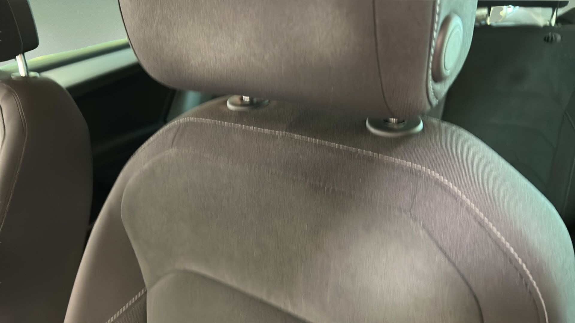 Grå VW Tiguan fra 2018
