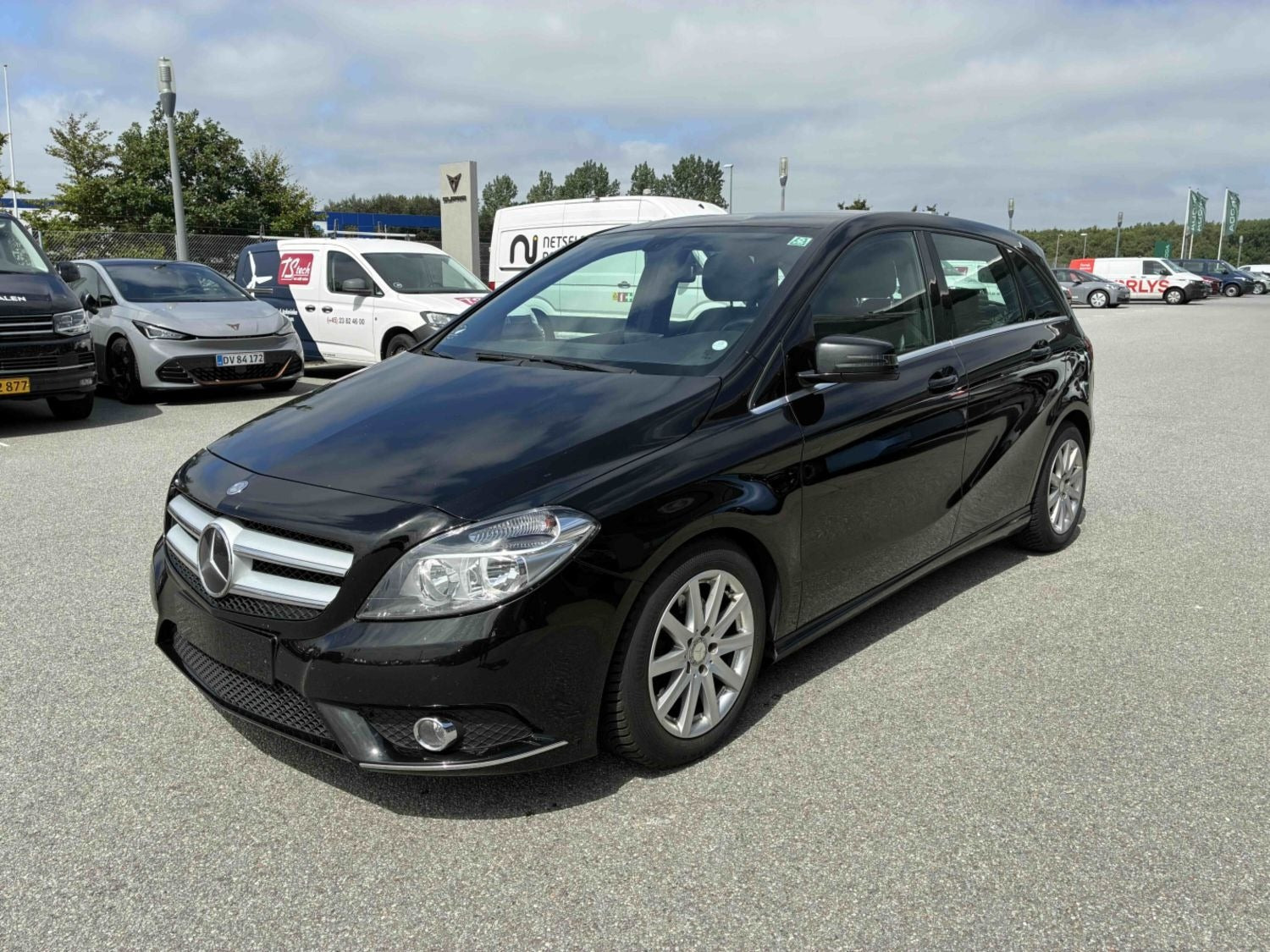 Sort Mercedes B180 fra 2013