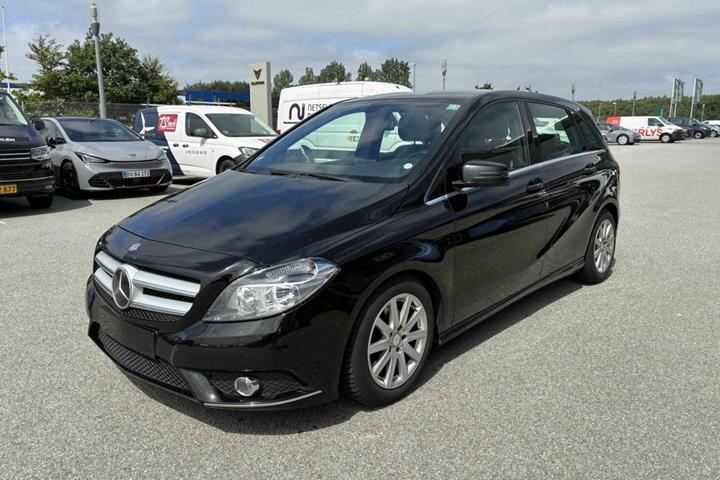 Sort Mercedes B180 fra 2013