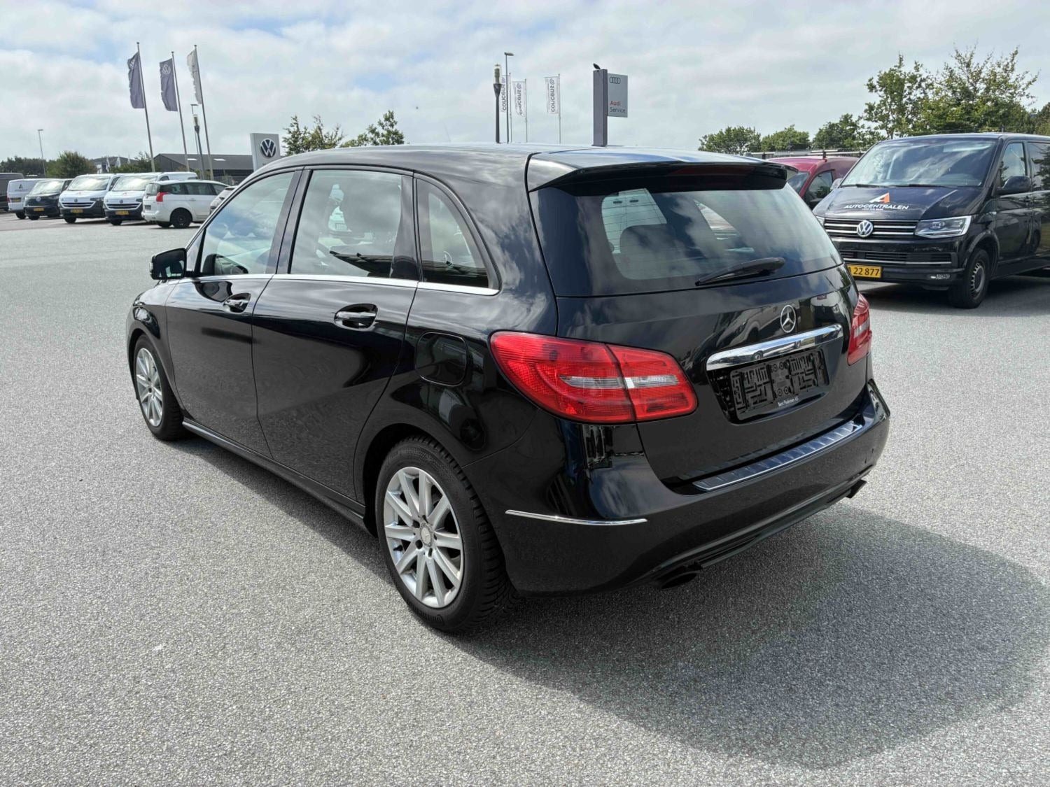 Sort Mercedes B180 fra 2013