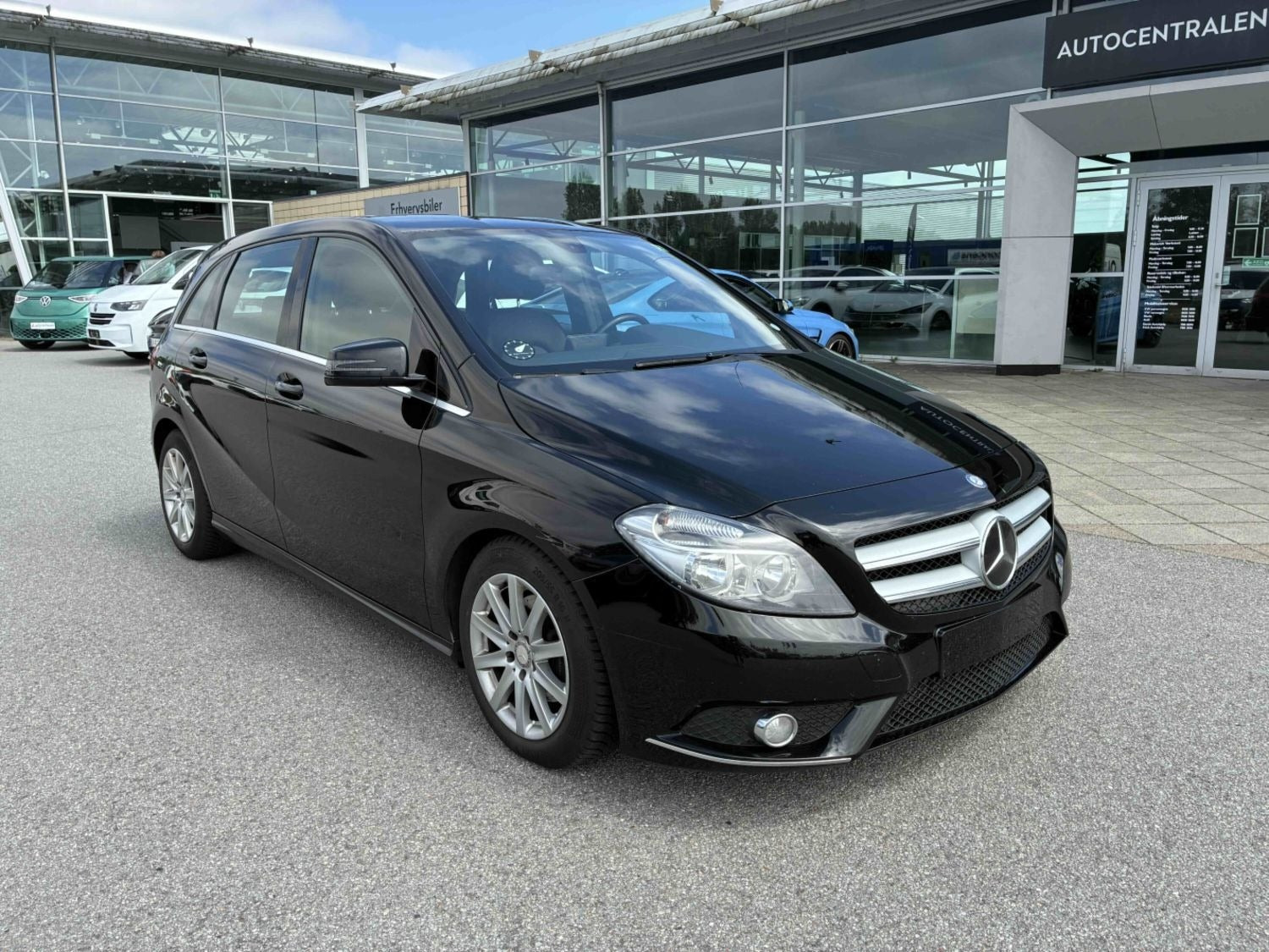 Sort Mercedes B180 fra 2013