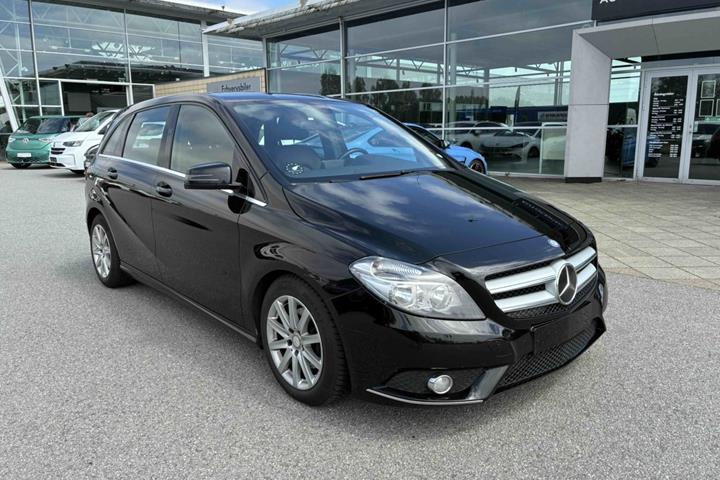 Sort Mercedes B180 fra 2013