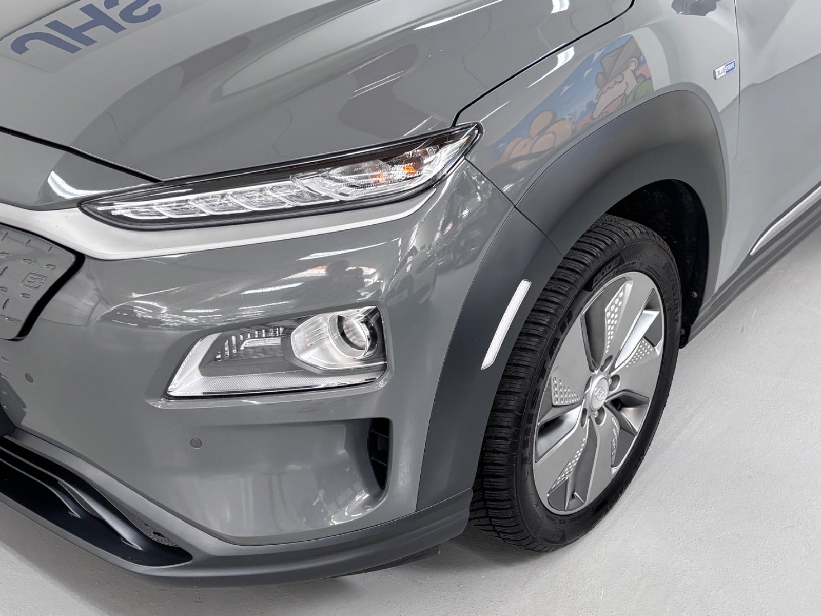 Grå Hyundai Kona fra 2020