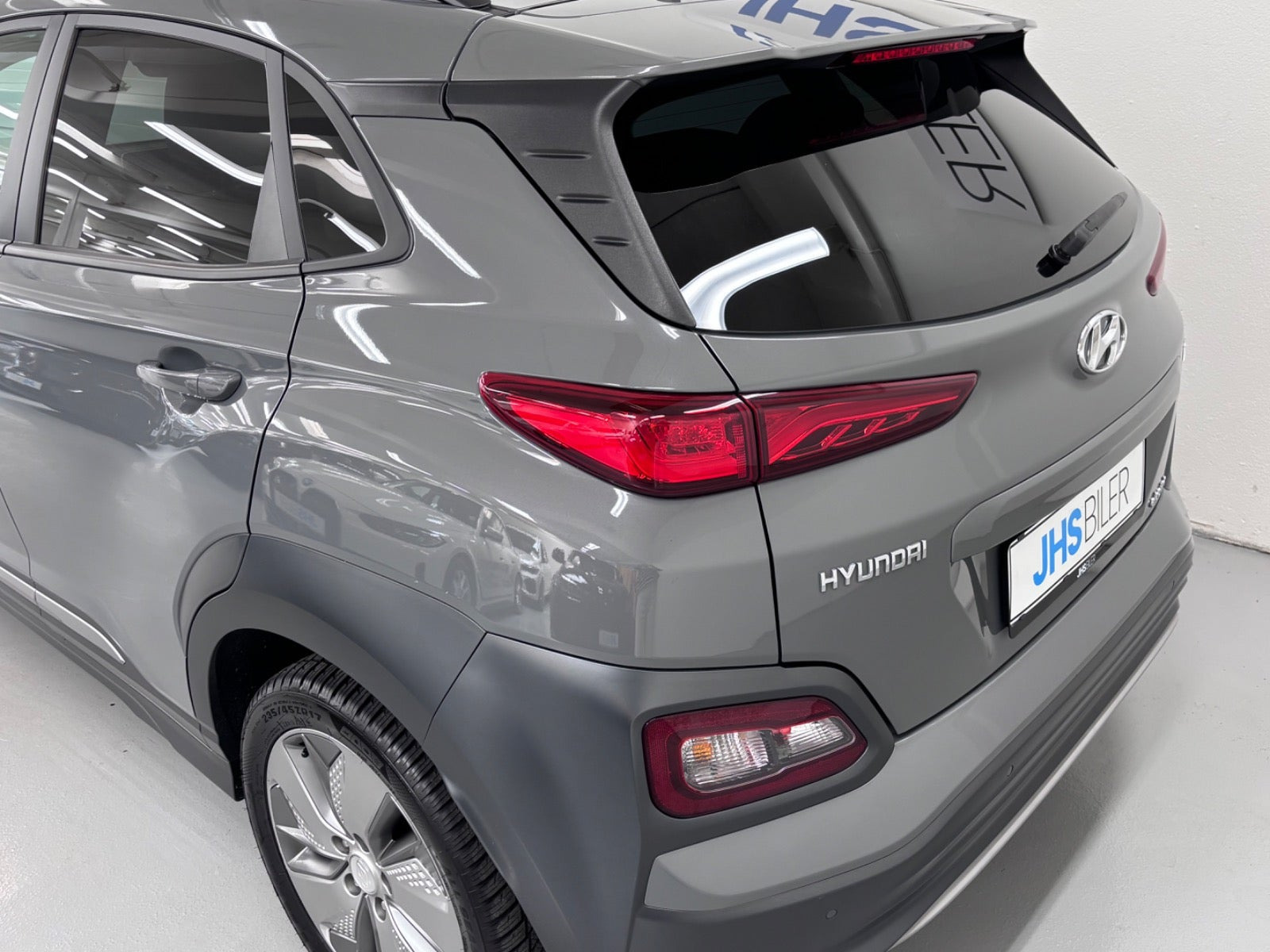 Grå Hyundai Kona fra 2020