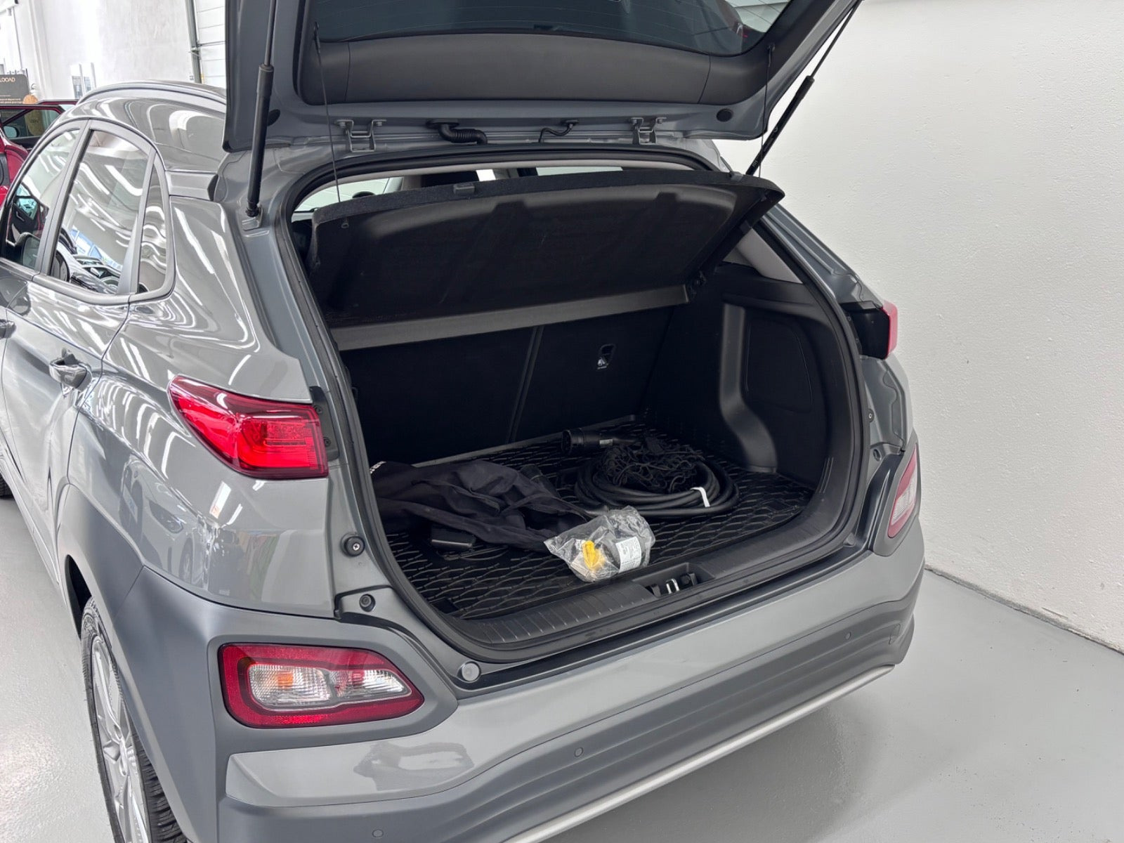 Grå Hyundai Kona fra 2020