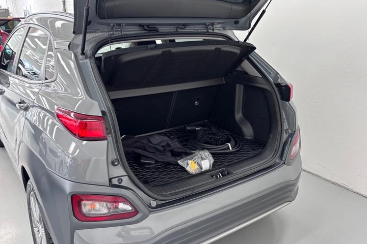 Grå Hyundai Kona fra 2020