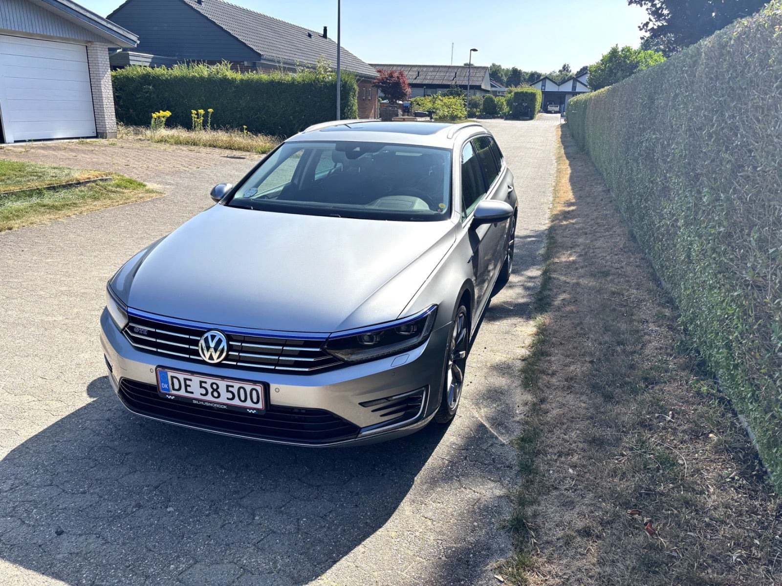 Grå VW Passat fra 2015